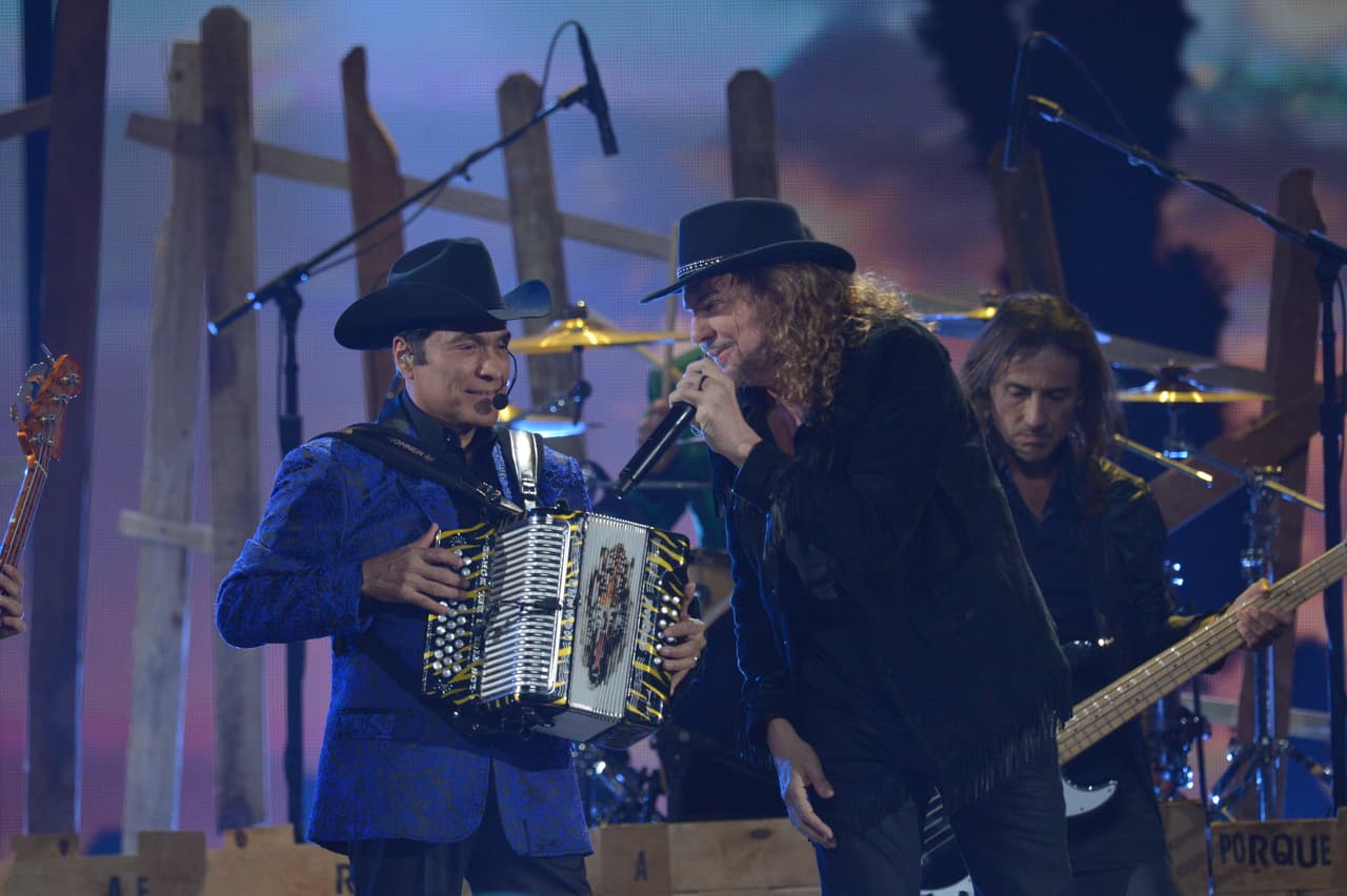 Otro espectacular dueto fue el de los Tigres del Norte y Maná.