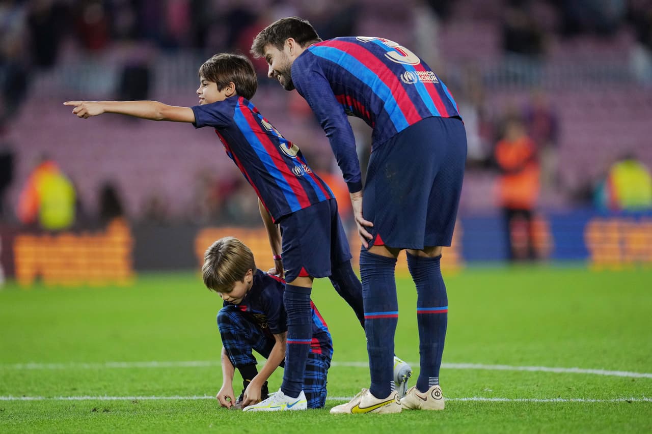 Supuestamente, 
<b><a href="https://www.univision.com/famosos/shakira-pique-huye-hijos" target="_blank">Shakira pretende irse a vivir a Miami</a> </b>junto a sus hijos, algo a lo que se habría opuesto su ex, según ha reportado la prensa española. 
<br>