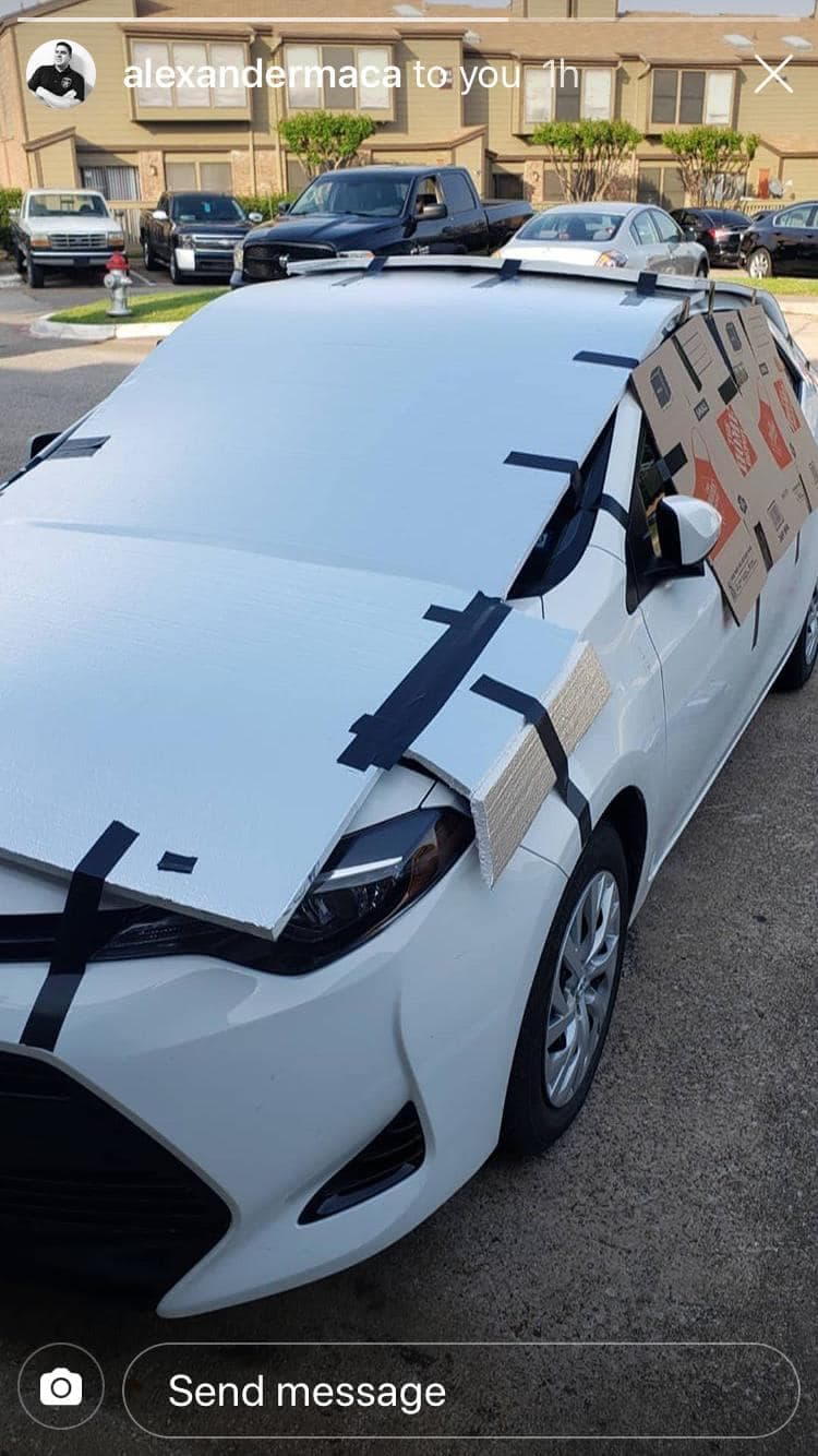 En el área de Fort Worth muchos se las inventaron como pudieron para proteger a sus vehículos.