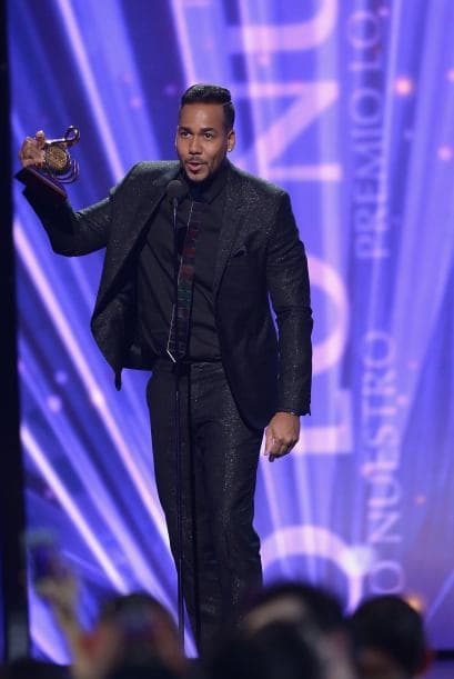 Sin lugar a dudas, esta fue una gran noche para Romeo. El artista dominicano fue multipremiado en la categoría Tropical con cuatro galardónes: Interpretación Tradicional, Artista Masculino, Álbum ('Fórmula Vol. II') y Canción ('Propuesta indecente'). Como si fuera poco, Premio Lo Nuestro le entregó el premio a Artista del Año.