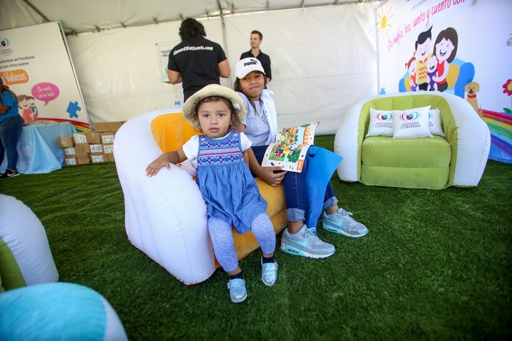 Como todos los años, Univision realizó su ya tradicional Feria de la Educación, el 15 de octubre de 2016, por primera vez en los terrenos de CalState Northridge. Decenas de miles de padres e hijos asistieron al mayor evento educativo de la comunidad hispana estadounidense.