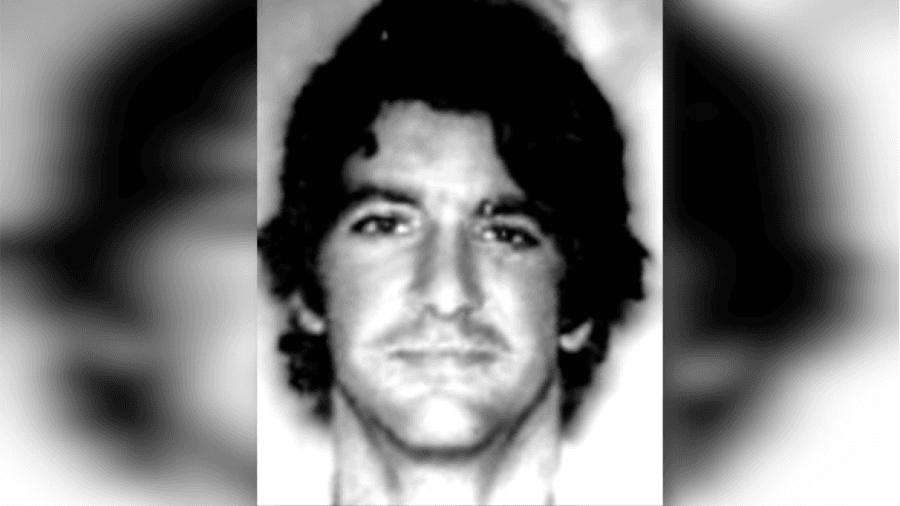 George Hennard, 35 años.
<br>16 de octubre de 1991.
<br>Killeen, Texas.
<br>Víctimas: 23 muertos y 27 heridos.
<br>Murió.
<br>Móvil: Odio a las mujeres y minorías étnicas.