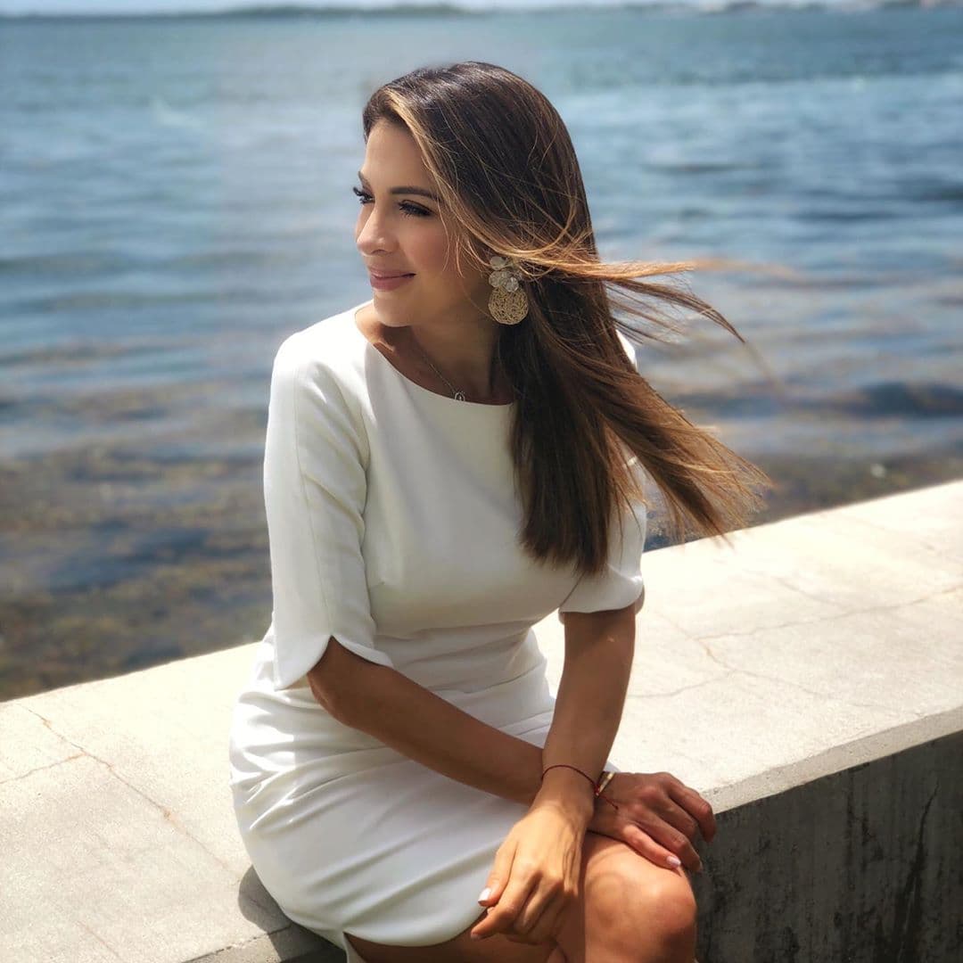 Y Maity se acercó al mar. No hay angustia que no se disipe después de contemplar y escuchar un buen rato el romper de las olas.