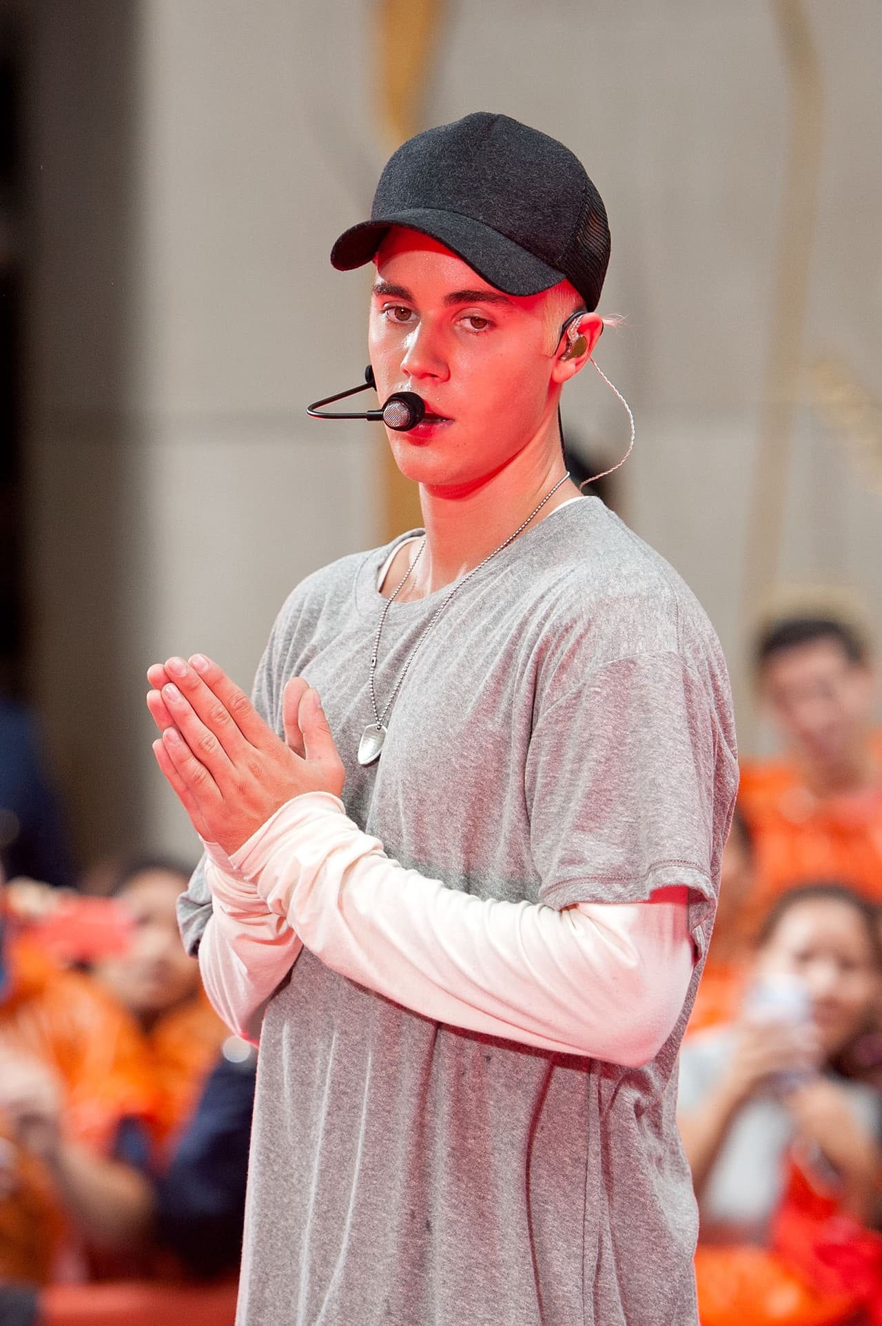 El informante que dio detalles a ese diario señaló que la agenda del cantante se encuentra llena de compromisos, por lo que este plan podría verse frustrado.