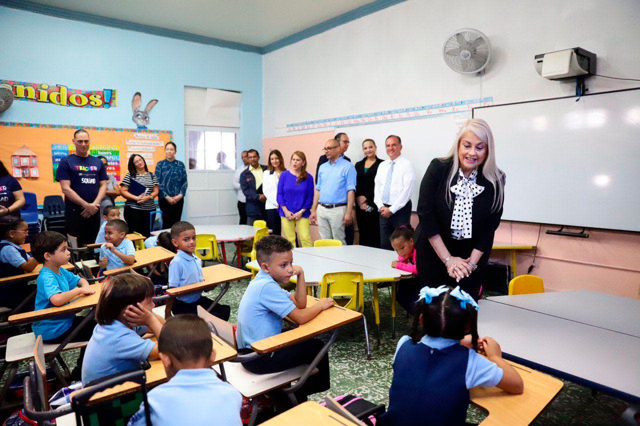Gobernadora de Puerto Rico suspende clases en las escuelas públicas