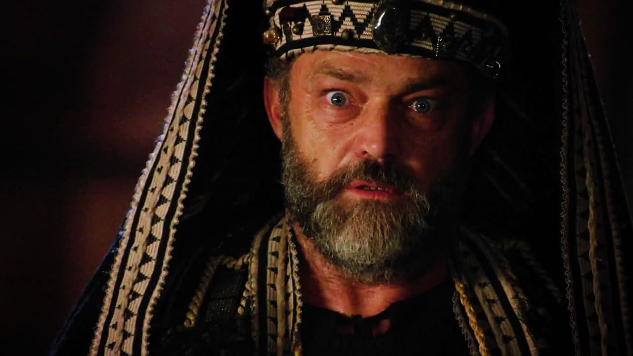 Luego de la muerte del Mesías y de conspirar para acabar con los apóstoles de Jesús, Caifás se sorprendió al ver en las calles a 
<b>personas que habían muerto</b>, para después enterarse que se trataba de otro milagro del Mesías.