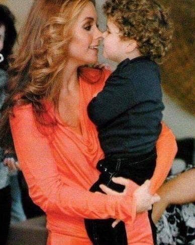 José Manuel Mijares nació el 12 de noviembre de 2001, fue el primer hijo de la pareja y llegó tres años dos meses después de que se unieran en matrimonio en el Colegio de las Vizcaínas de la Ciudad de México.