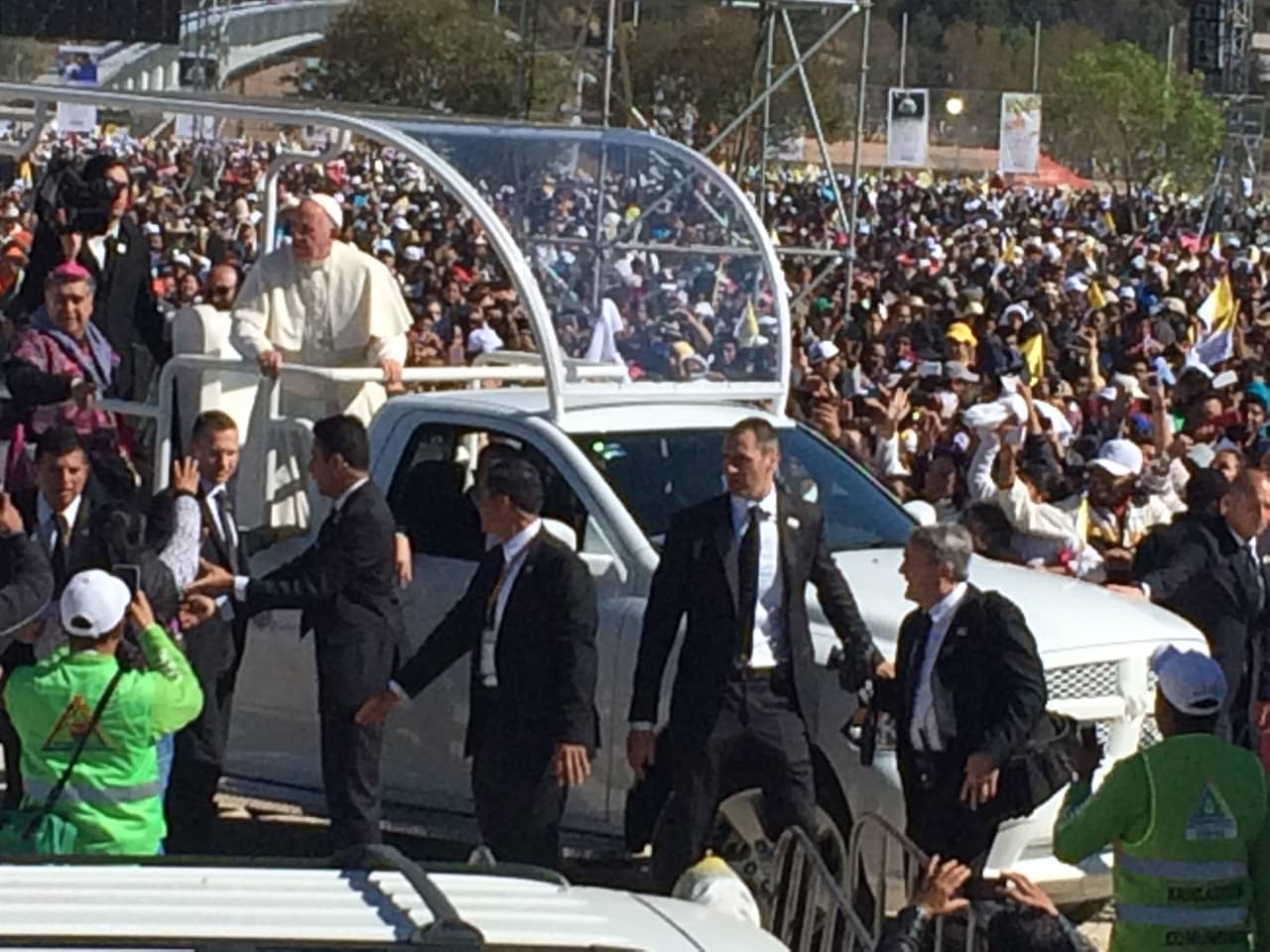 Miles de fieles se dieron cita en San Cristóbal de las Casas, Chiapas para escuchar la misa del papa Francisco.