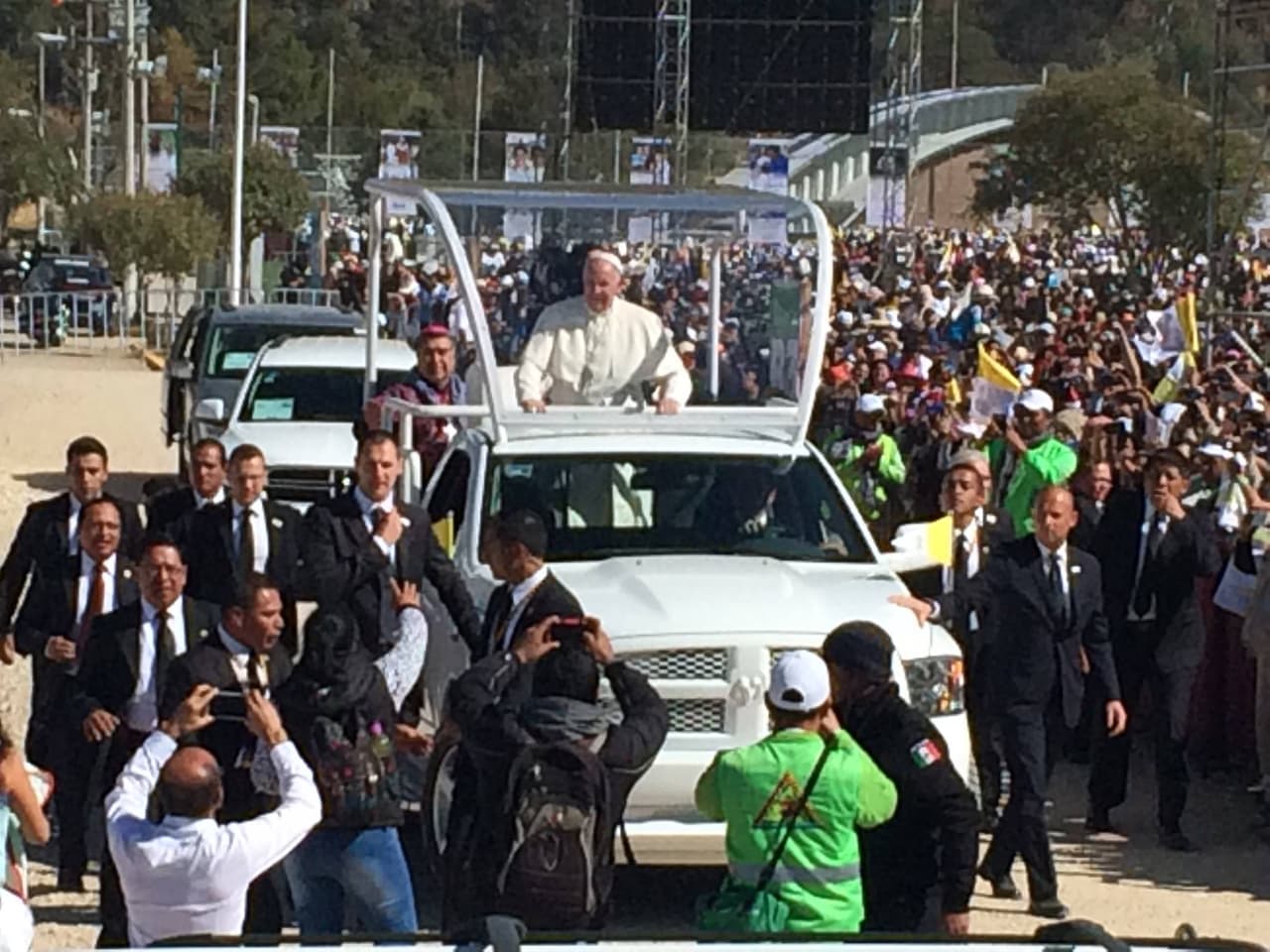 Miles de fieles se dieron cita en San Cristóbal de las Casas, Chiapas para escuchar la misa del papa Francisco.