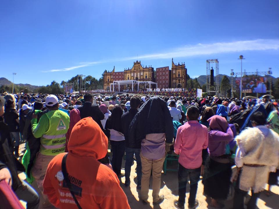 Miles de fieles se dieron cita en San Cristóbal de las Casas, Chiapas para escuchar la misa del papa Francisco.