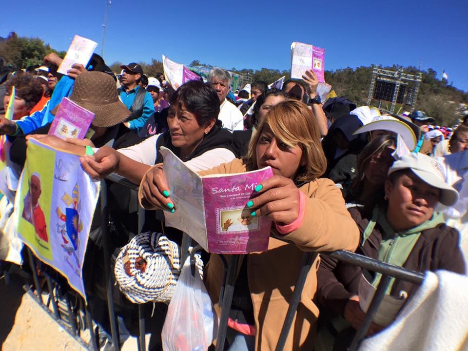Miles de fieles se dieron cita en San Cristóbal de las Casas, Chiapas para escuchar la misa del papa Francisco.