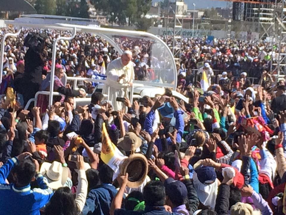 Miles de fieles se dieron cita en San Cristóbal de las Casas, Chiapas para escuchar la misa del papa Francisco.