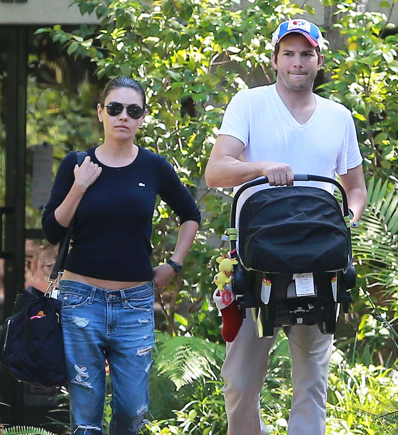 Ashton Kutcher y Mila Kunis bebé