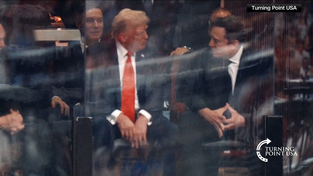 Musk y Trump se dan la mano en el funeral de Kirk, tras meses alejados