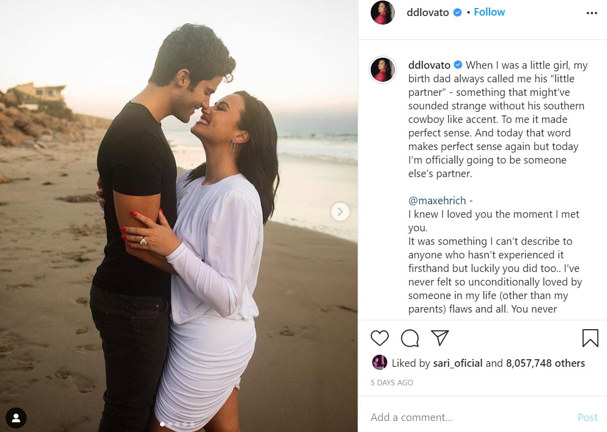 No tenían ni 5 meses de noviazgo cuando el 22 de julio 
<b><a href="https://www.univision.com/famosos/con-boda-a-la-vista-y-estrenando-demi-lovato-acaba-de-comprar-una-mansion-por-7-millones-de-dolares-fotos" target="_blank">anunciaron su compromiso de boda. </a></b>
<br>