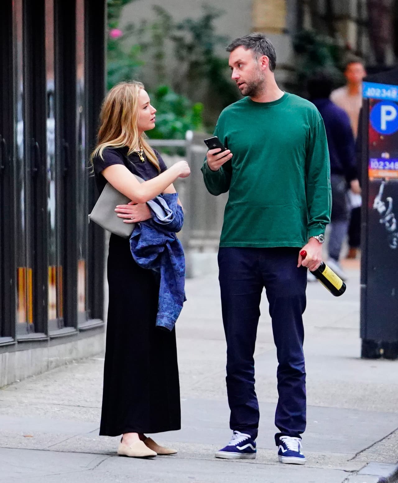 De acuedo con 
<b><a href="https://www.revistavanityfair.es/cultura/entretenimiento/articulos/quien-es-cooke-maroney-el-prometido-de-jennifer-lawrence/36219" target="_blank">Vanity Fair</a></b>, Lawrence y Maroney se conocieron por medio de la mejor amiga de la actriz, Laura Simpson.