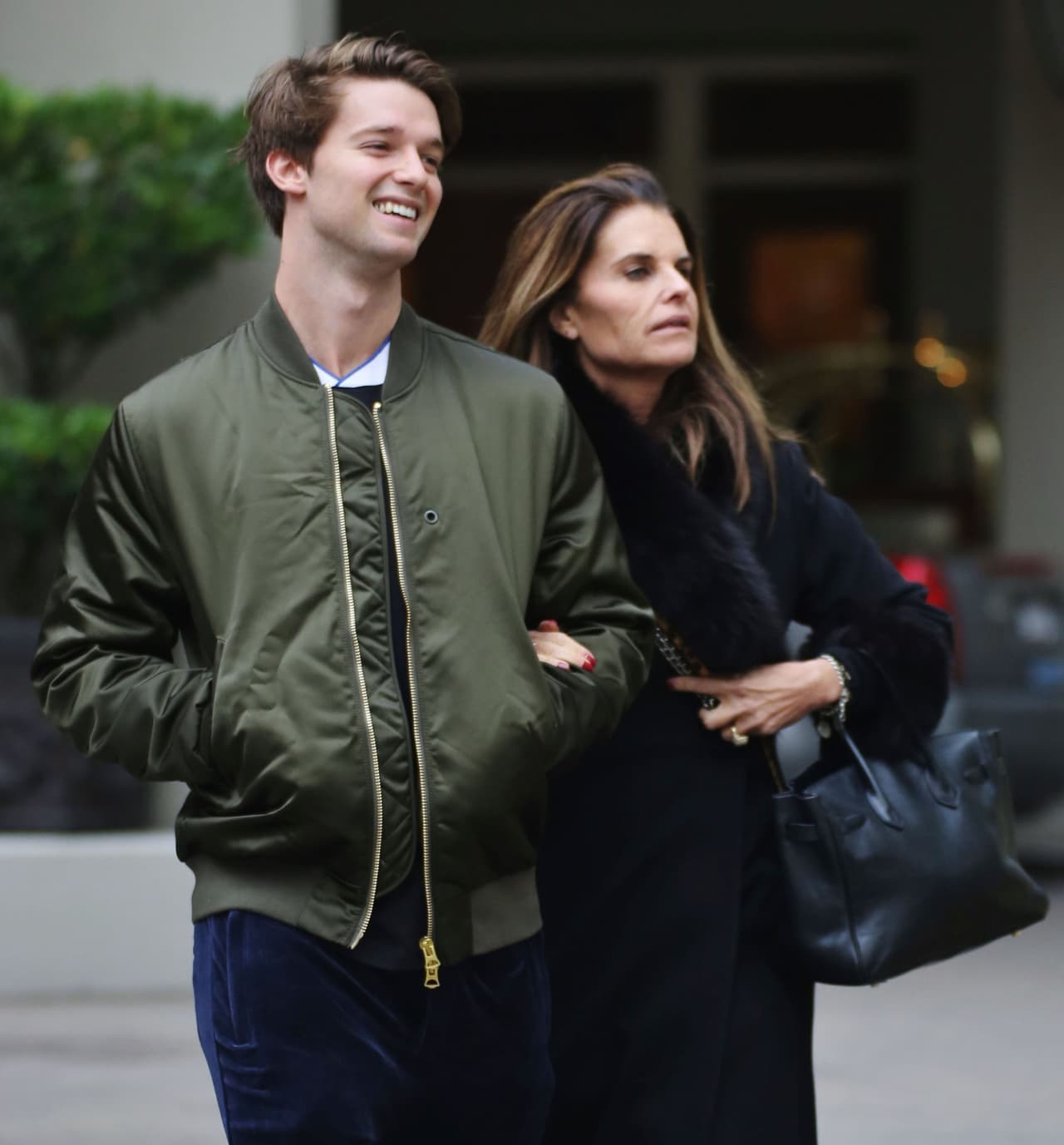 Patrick protagoniza como Charlie, quien se enamora de Katie.