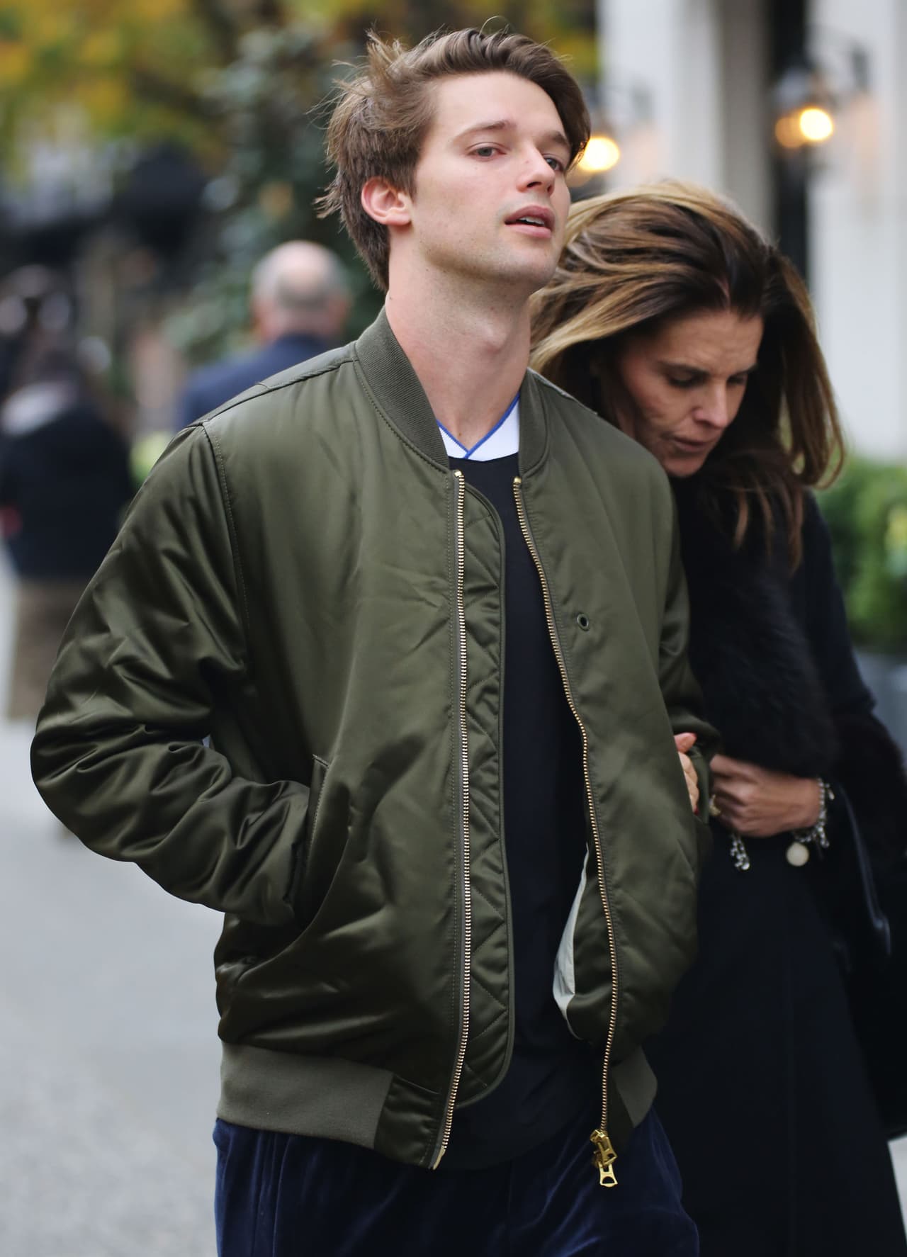 Maria Shriver se encontraba de compras con su hijo Patrick Schwarzenegger.
