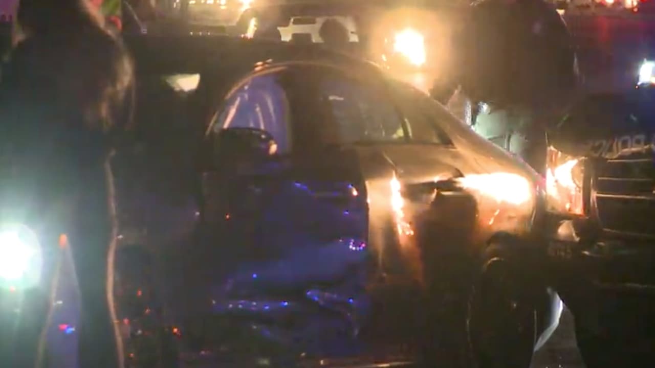 Oficiales del Departamento de Policía de Houston se dieron cita en el lugar de los hechos para brindar auxilio.