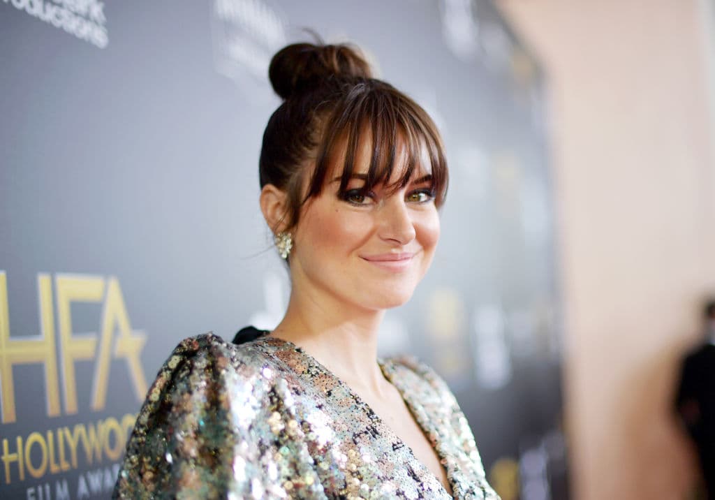 <b>#7 Shailene Woodley</b>
<br>La actriz de la saga de ciencia ficción ‘Divergente’ ha encontrado el amor en el mundo del deporte. En 2020, a sus 28 años, inició una relación con el quarterback Aaron Rodgers, quien en ese entonces tenía 36 años.