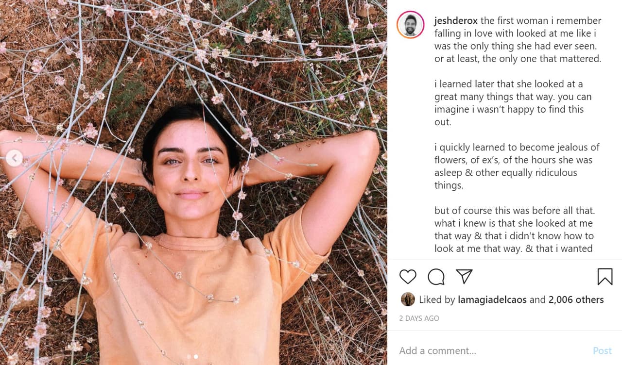 Las versiones de un posible romance entre ellos tomaron mayor fuerza por 
<b><a href="https://www.instagram.com/p/CGx9vj9gQ-F/" target="_blank">esta foto </a></b>que De Roux publicó en la que aparece la actriz. 
<br>