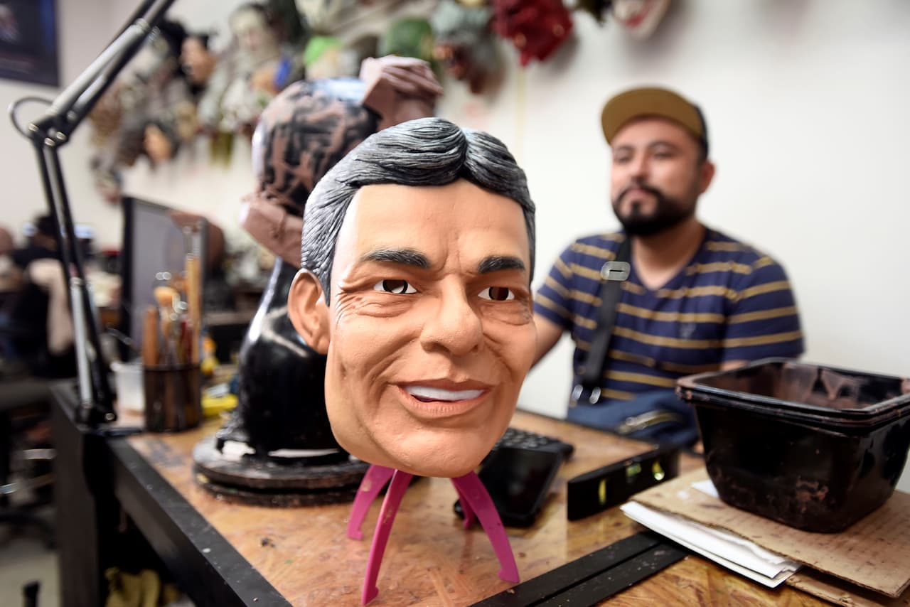 “No nos gustó reflejar su decadencia, por eso decidimos darle esa cara feliz, contento y nada triste, como su canción”, dijo Tecksta a la agencia EFE.