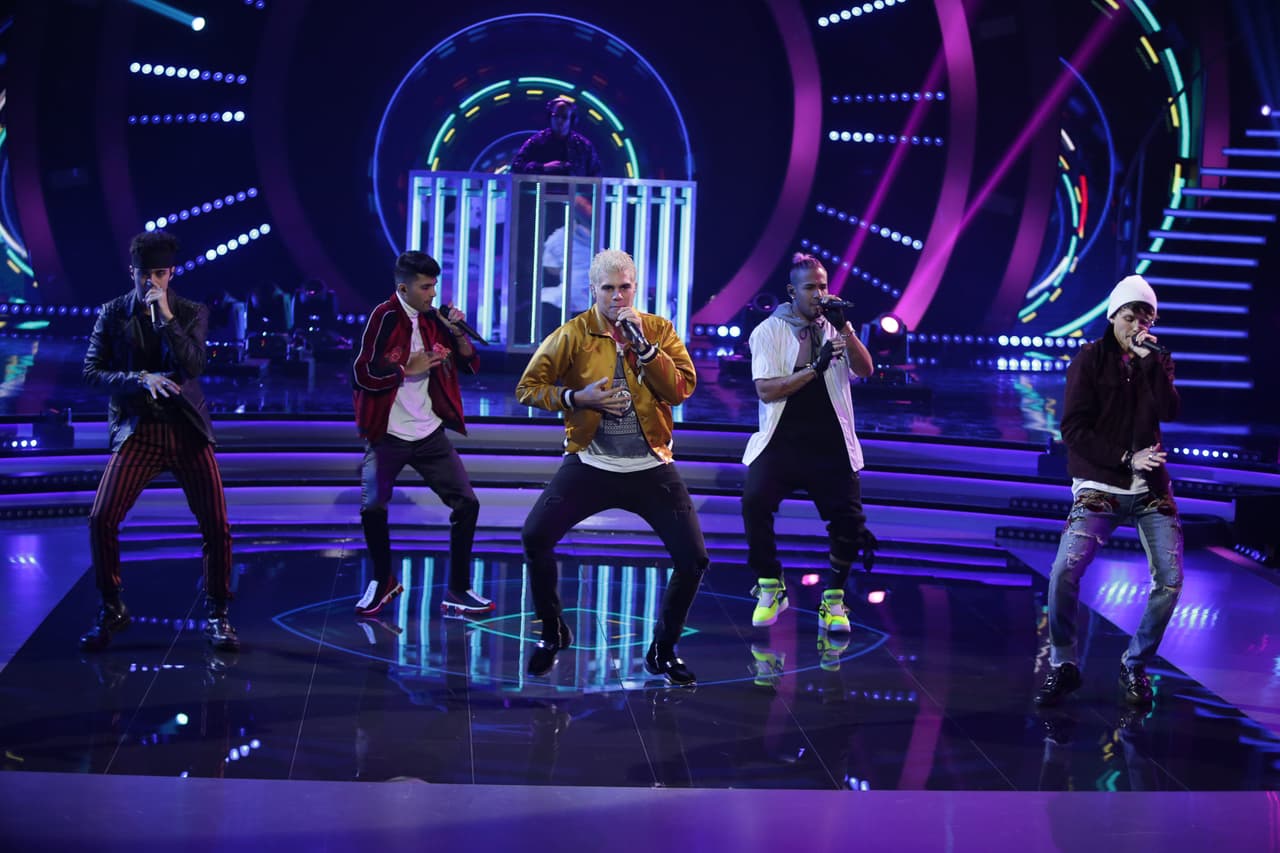 <a href="https://premiolonuestro.com/vota/" target="_blank">AQUÍ</a> puedes votar por CNCO.