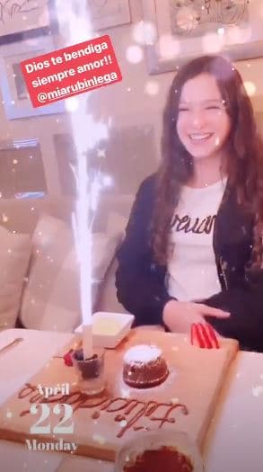 En sus historias de Instagram, la conductora de 47 años de edad también compartió un pequeño clip del festejo que tuvo Mía.