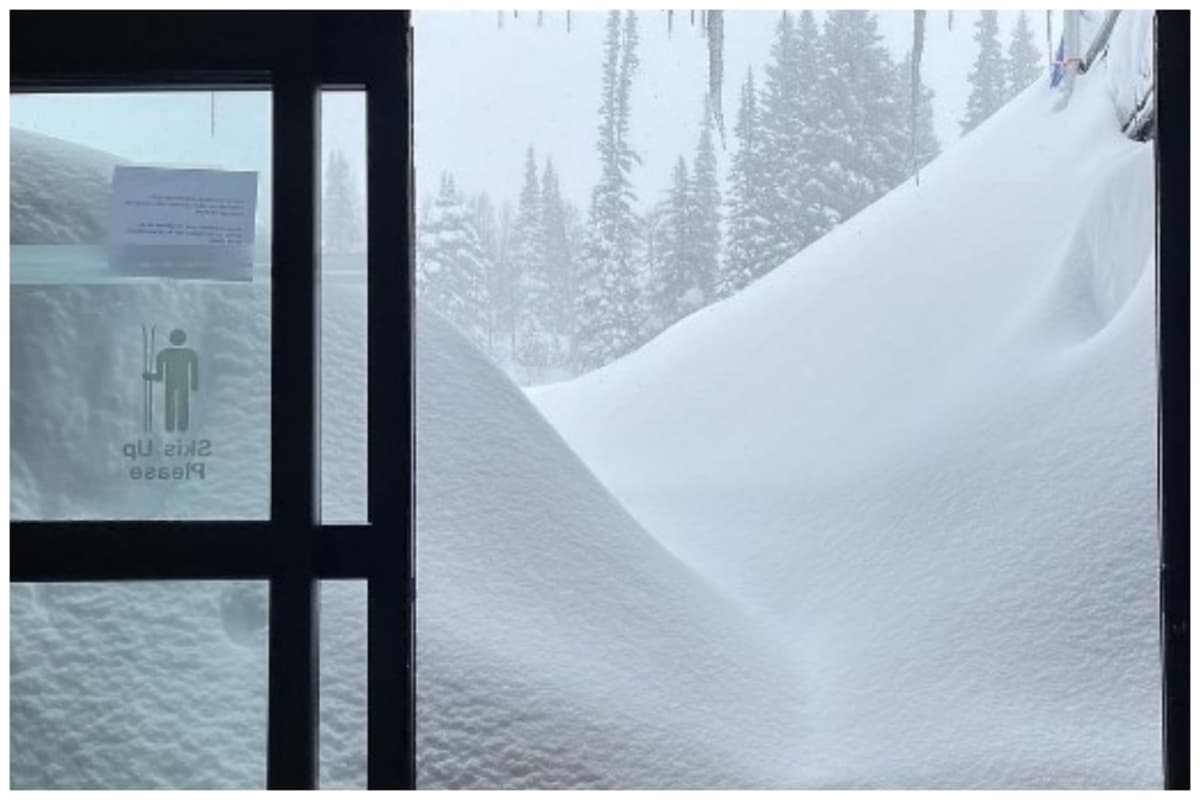 Y consideran que esos 785" podrían ser más si continúa el clima como hasta ahora. El Centro de Avalanchas de Utah advirtió que el peligro de avalancha es alto en todo el estado.