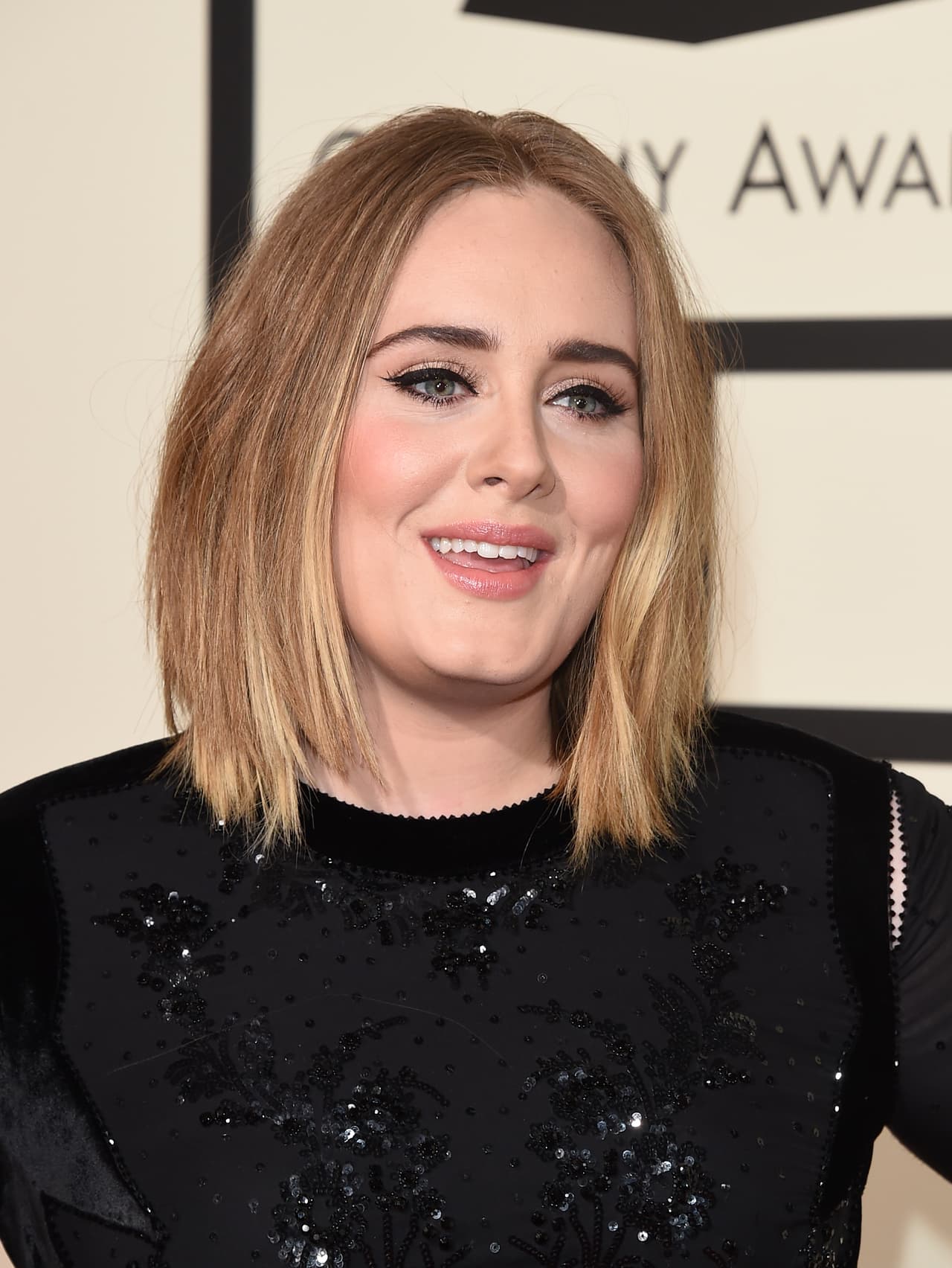 Aquí vemos a la verdadera Adele, el parecido es impresionante.