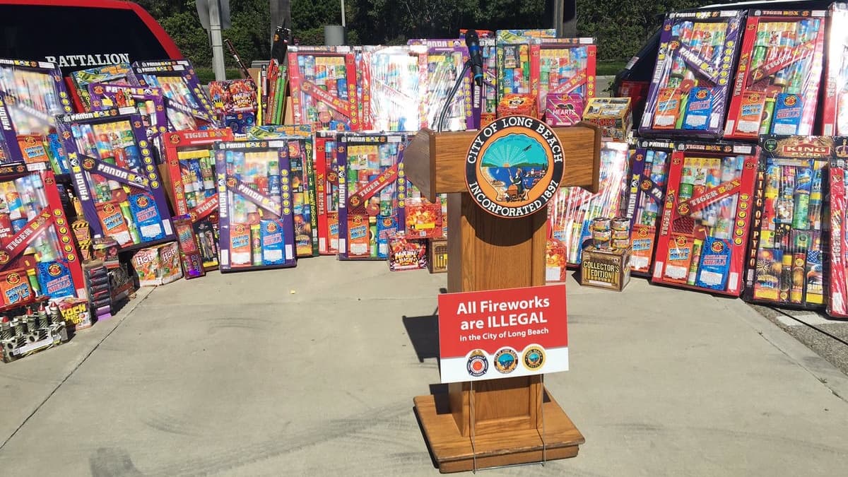 Campaña contra la venta y quema ilegal de fuegos artificiales.