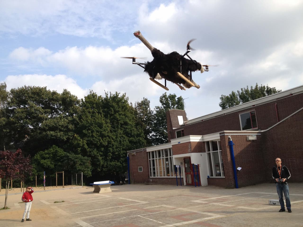 Jansen ha recibido solicitudes de gente que quiere hacer volar a su mascota.