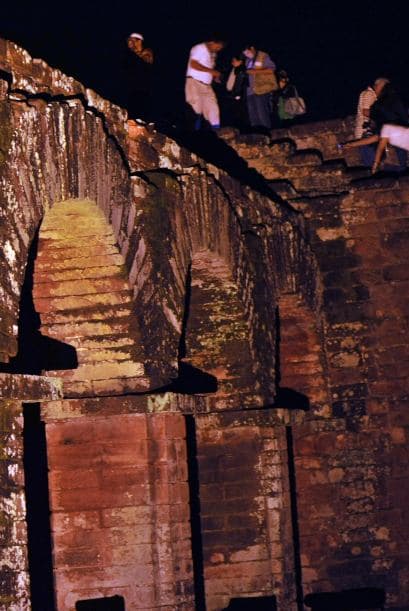 También se observan las reducciones jesuíticas, que son las ruinas de los edificios que levantaron los misioneros católicos.