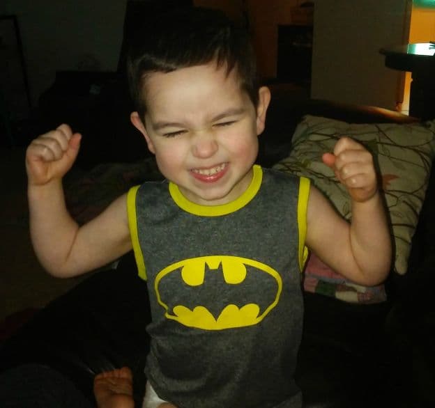 <b>Este niño de tres años tiene respuestas para todo</b>
<br>Las respuestas de los niños a preguntas serias son un divertido filón que aprovecha el padre del niño de tres años Caleb Clark. El pequeño expresa sus respuestas y su padre Matthew, de Texas, las transmite en el hilo de Reddit titulado 
<i><a href="https://www.reddit.com/r/casualiama/comments/65788g/im_3_i_know_everything_ama/" target="_blank">Tengo 3 años. Lo sé todo. Pregúntame lo que quieras</a>.</i>