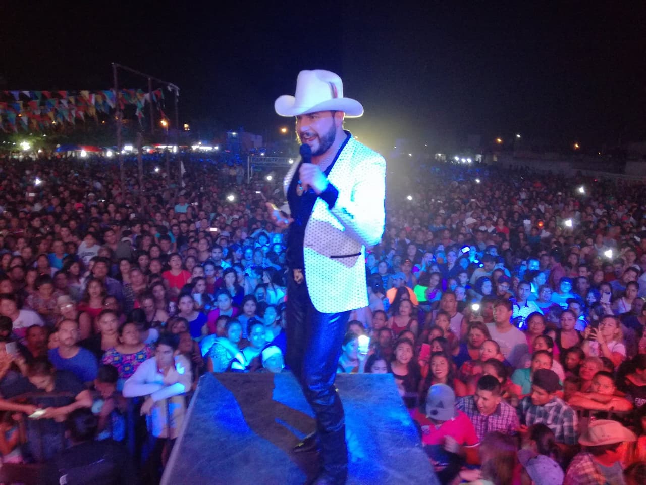 Según el portal Región MX en el evento hubo 10,000 personas, aunque los organizadores dijeron que fueron 18,000.