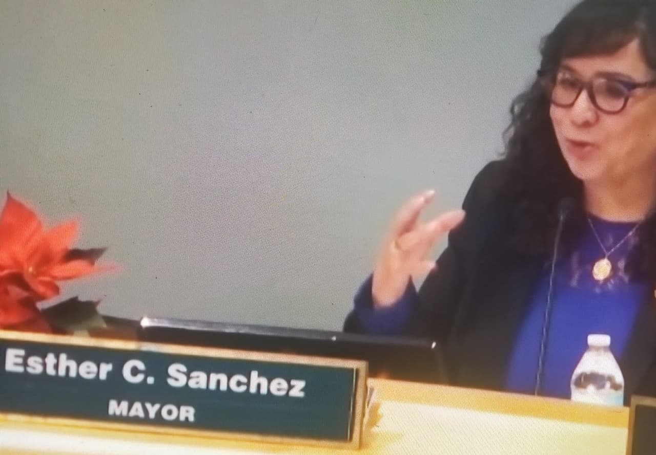 Esther Sanchez es la primera mujer y latina alcaldesa de Oceanside, California 