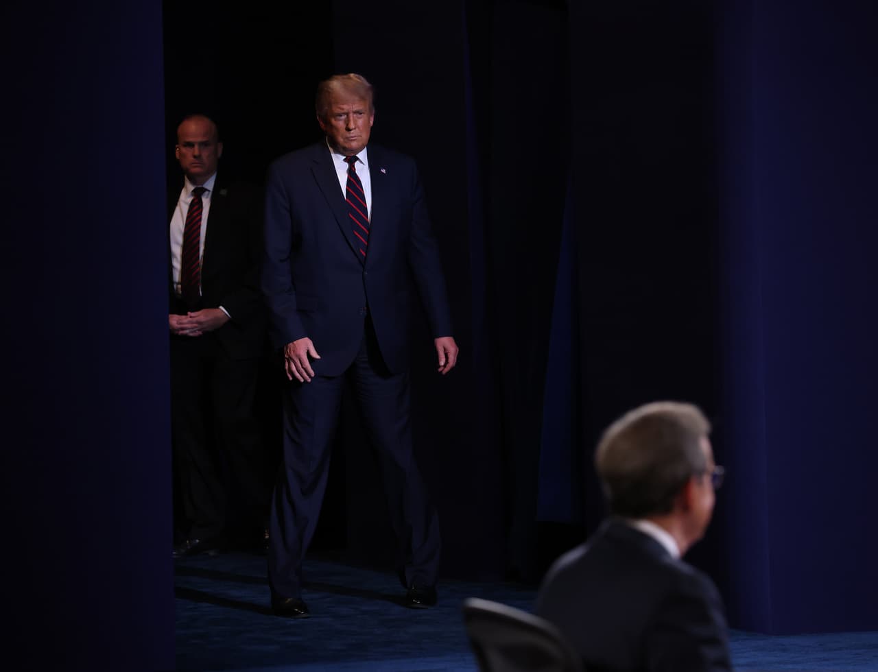 La entrada de Donald Trump. Este es el primero de los tres debates de este ciclo electoral. El segundo será el 15 de octubre en Miami, Florida, y el tercero en Nashville, Tennessee, el 22 de octubre.