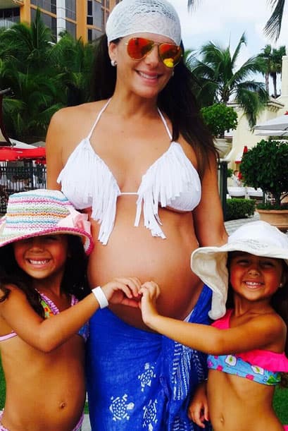 Aquí con sus adoradas nenas, disfrutando el buen clima.