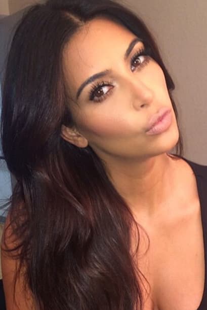 Si lo exuberante no sólo lo lleva en el pecho, también en esa boquita de tentación.