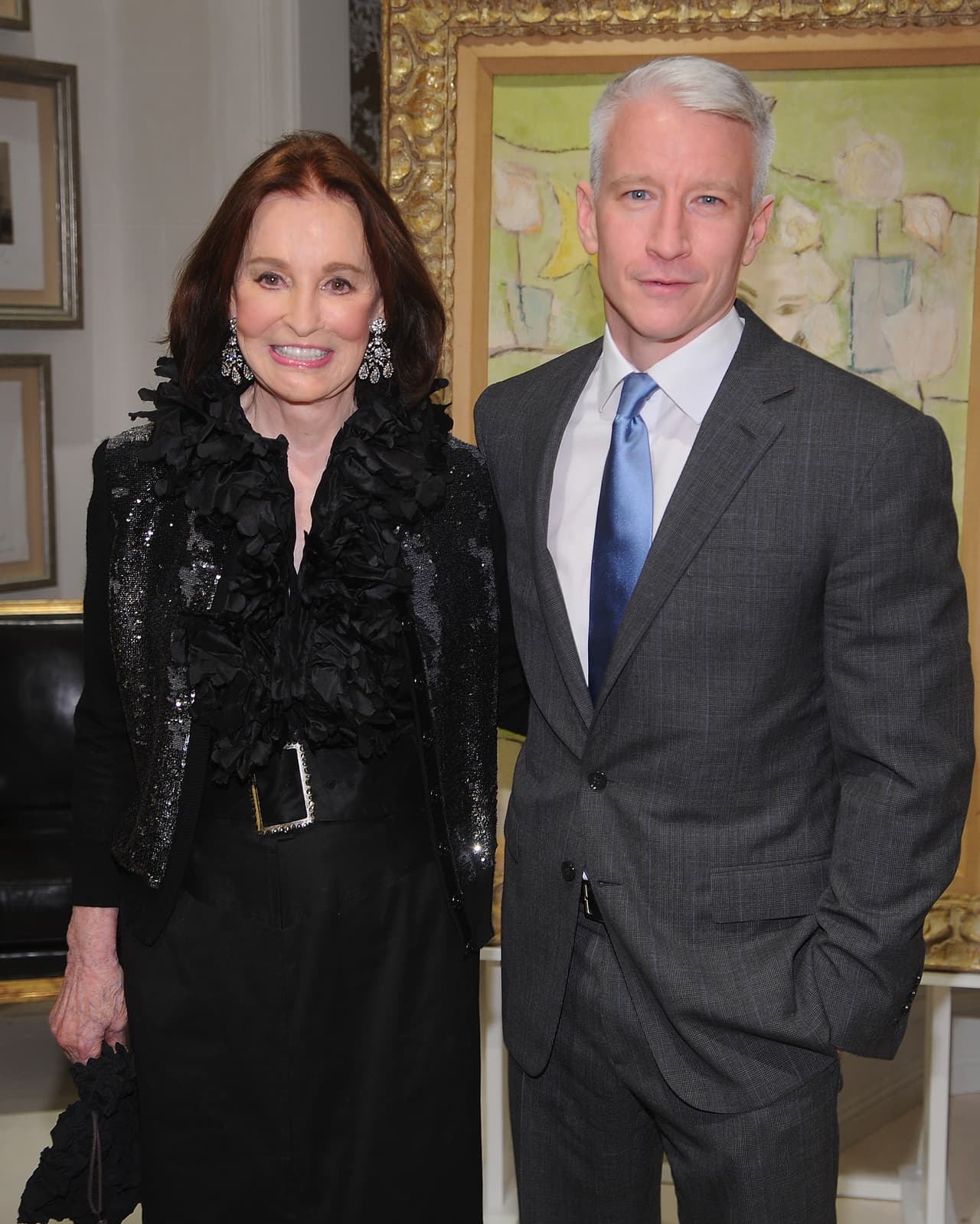 El hijo de 
<b><a href="https://www.univision.com/famosos/muere-la-disenadora-de-modas-gloria-vanderbilt-la-madre-de-anderson-cooper-tenia-95-anos">la recordada diseñadora Gloria Vanderbilt</a></b> compartió que su pequeño nació el pasado lunes, 26 de abril y pesó 7.2 libras.