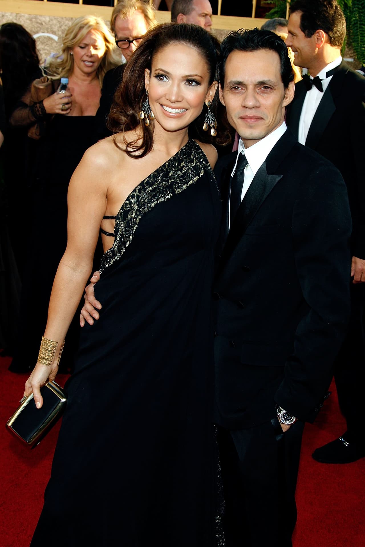 “En un arrebato de miedo y pánico, miré [a mi representante Benny Medina] y a mi madre, y solté las palabras: ‘No creo que pueda seguir con Marc’. Entonces me solté a llorar”, escribió la actriz.
<br>