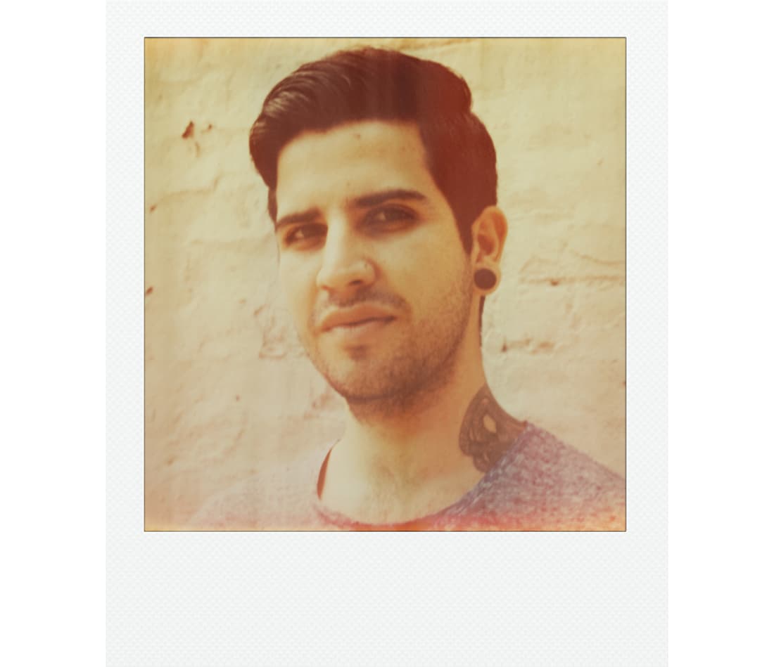 "Siempre tuve atracción hacia el sonido y las letras, la manera en la que las letras se funden entre ellas", explica el poeta Christopher Soto