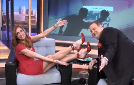 La conductora Lili Estefan no solo comparte una cercana amistad con Thalía, también su pasión por las compras y los zapatos. En cada uno de los shows de 
<a href="https://www.univision.com/shows/el-gordo-y-la-flaca">El Gordo y la Flaca</a>, la presentadora luce algún modelo de su basta colección.