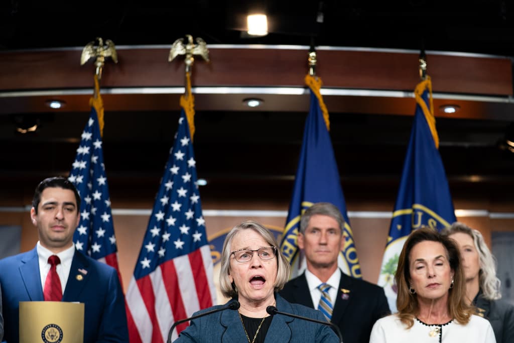 Algunos republicanos comienzan a marcar distancia de Trump rumbo a las elecciones de 2026