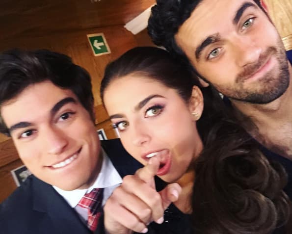 Este trío se la pasa muy bien mientras están en las grabaciones.