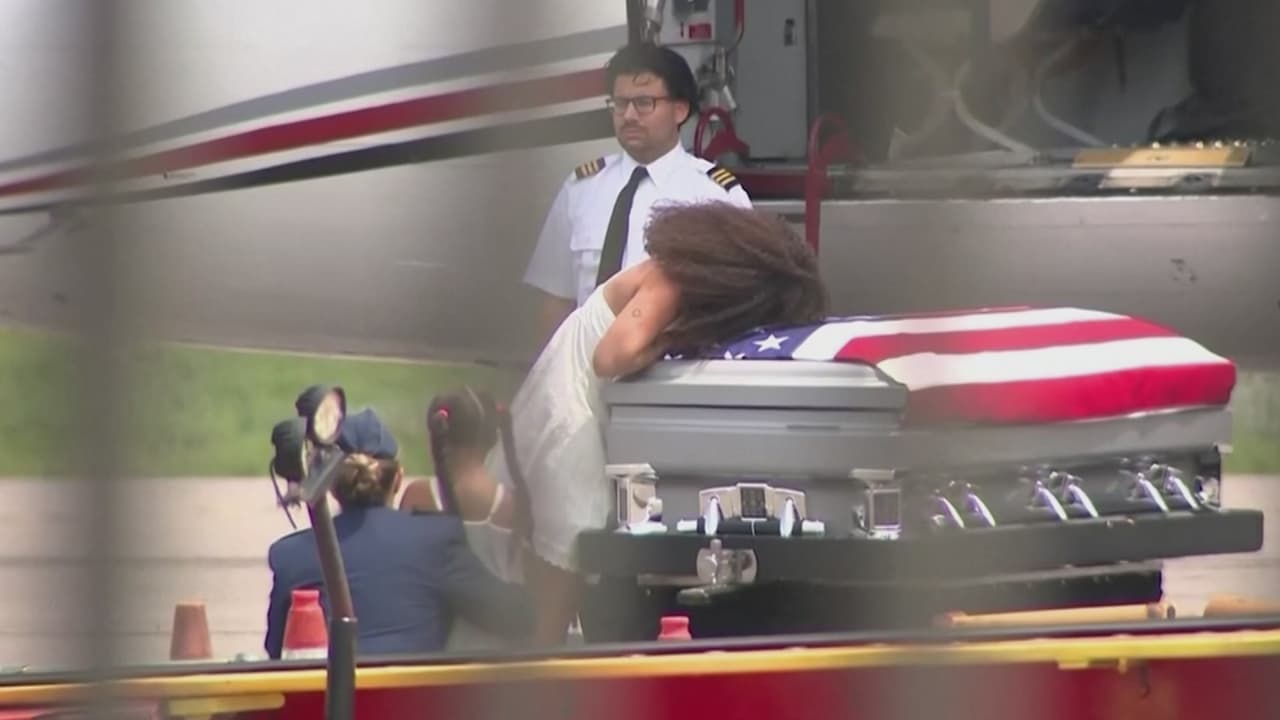 Familiares y comunidad dan el último adiós al sargento Michael Swinton tras su muerte en Irak