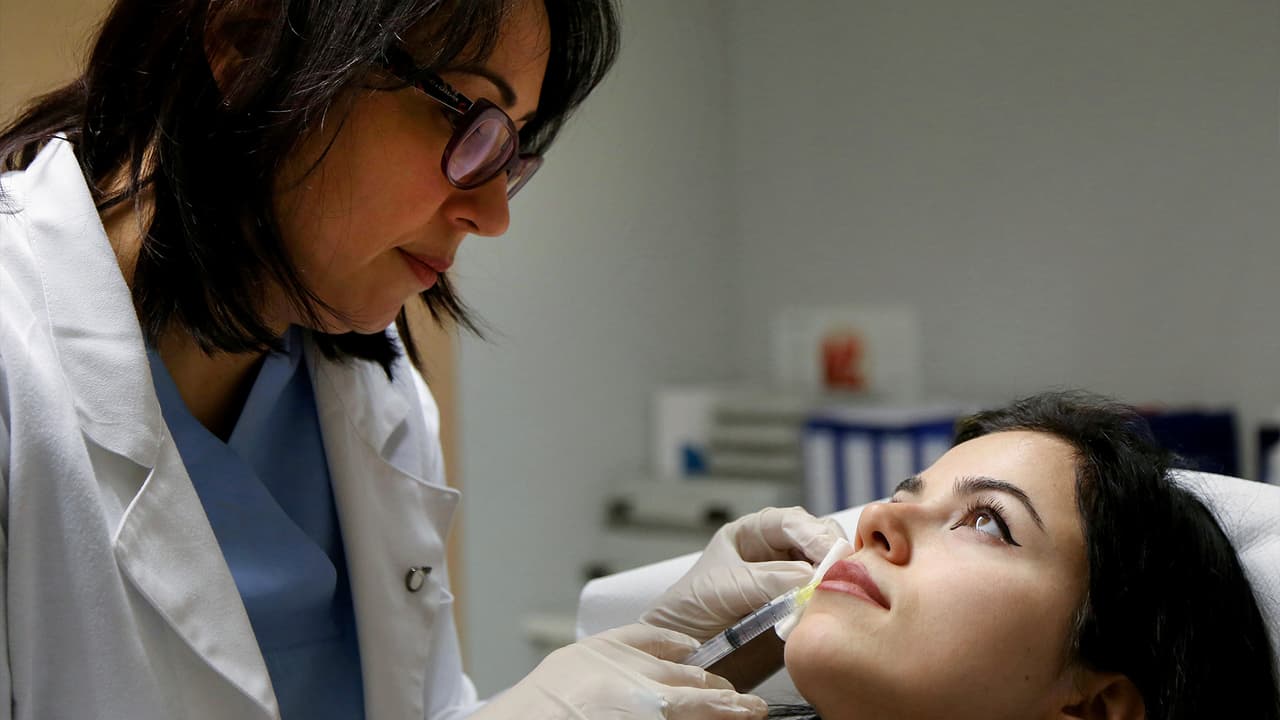 El 
<a href="https://www.univision.com/local/houston-kxln/aumento-de-labios-la-cirugia-plastica-mas-popular-en-texas-video">aumento de labios</a> es la cirugía plástica más solicitada en Texas durante este 2021, según un reportaje publicado por 
<a href="https://quotewizard.com/health-insurance/cosmetic-surgery#plastic-surgery-in-each-state" target="_blank">QuoteWizard</a>.