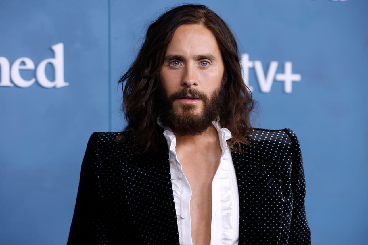 <b>#10 Jared Leto</b>
<br>Desde sus treinta años, el actor de ‘Morbius’ parece que detuvo el paso del tiempo, por ello, es sorprendente que ya esté en sus 50 años. 
<br>