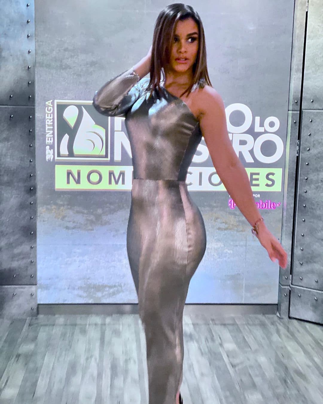 Así que creó su #dollypartonchallenge y lo publicó este viernes en Instagram, solo que, para poder completar el cuadro, se ayudó de otra famosa.