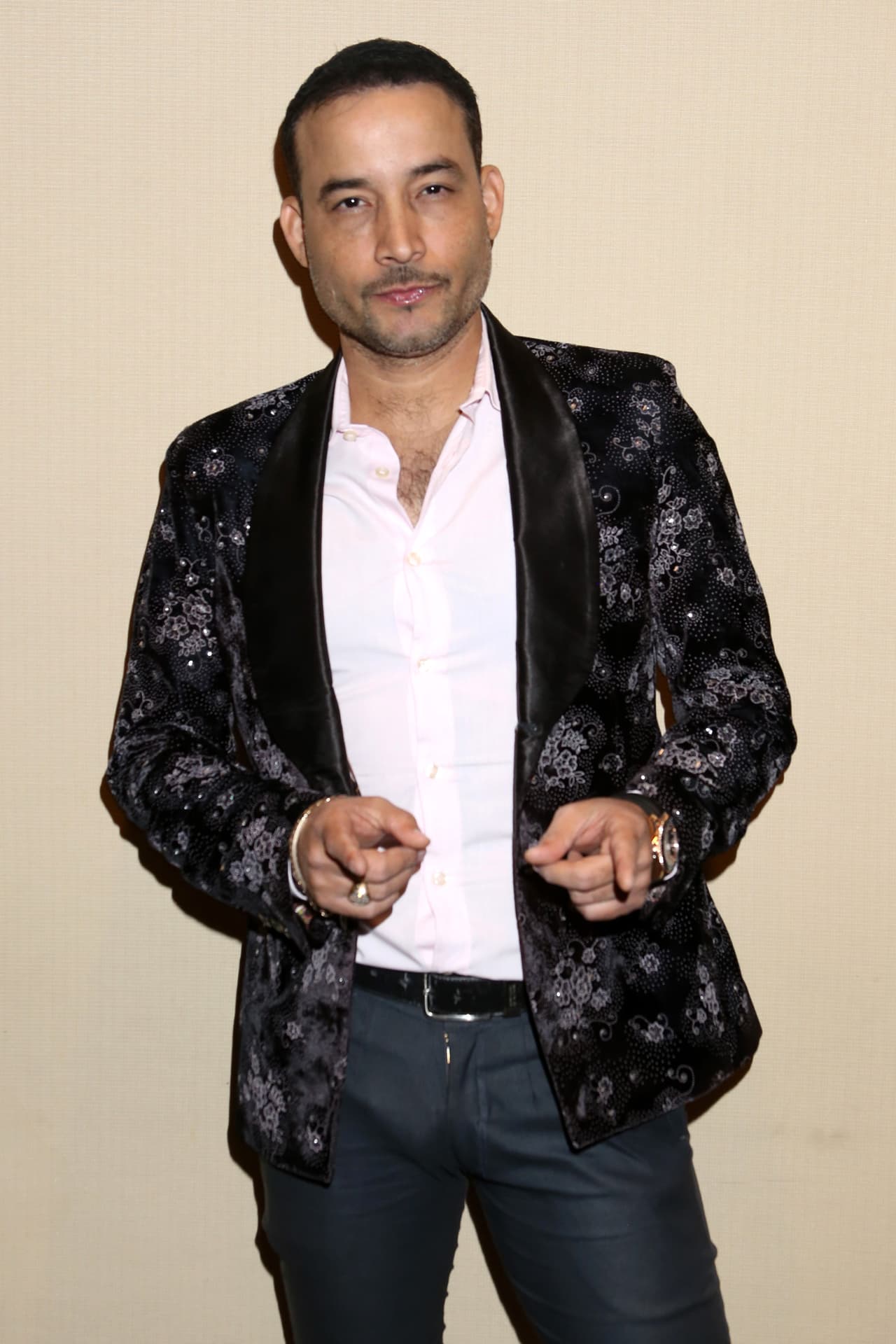 Germán Montero, quien el próximo 26 de julio lanzará en plataformas digitales todas las canciones de su nuevo disco 'Vagabundo', reconoció que pese al dolor por el fallecimiento de su mamá, él trata de estar tranquilo.